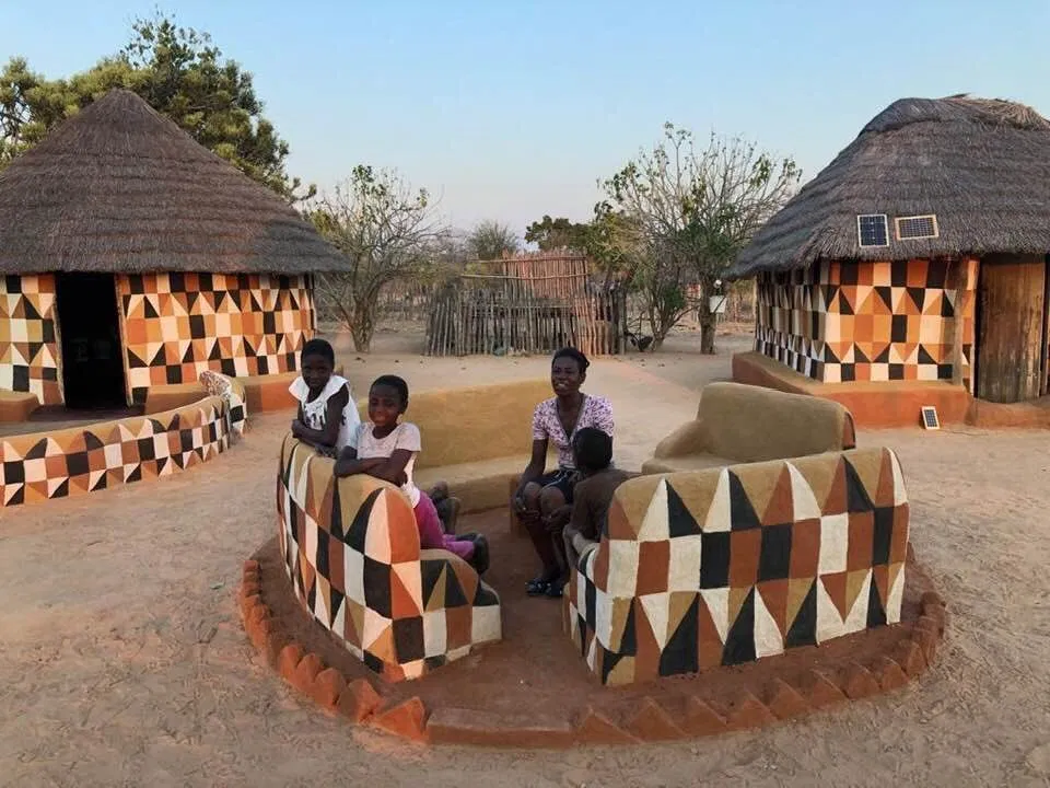1 The Beautiful Traditional Hut Art Of The Matobo Women ©Amagugu International Heritage Center